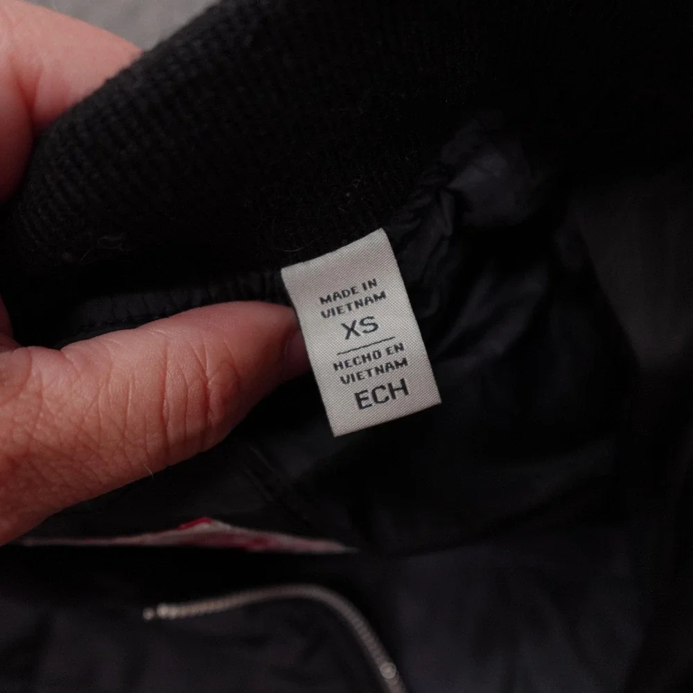Levi's Jacket Womens XS Black Quilted Bomber Full Zip Pockets Insulated Casual